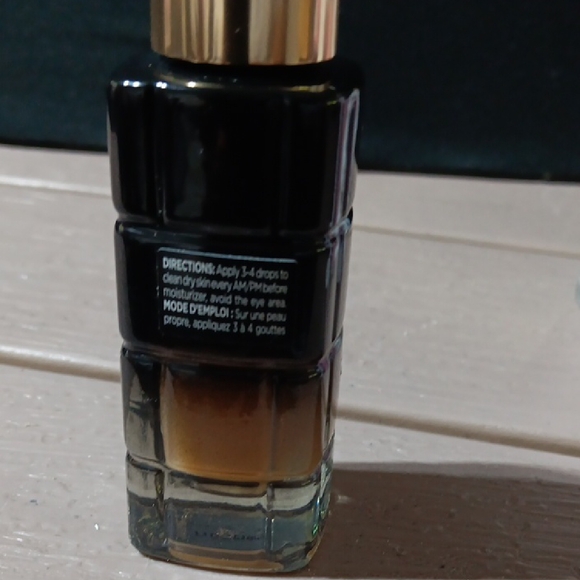 L'Oreal Midnight Serum with Black and Gold Design - Picture 2 of 3